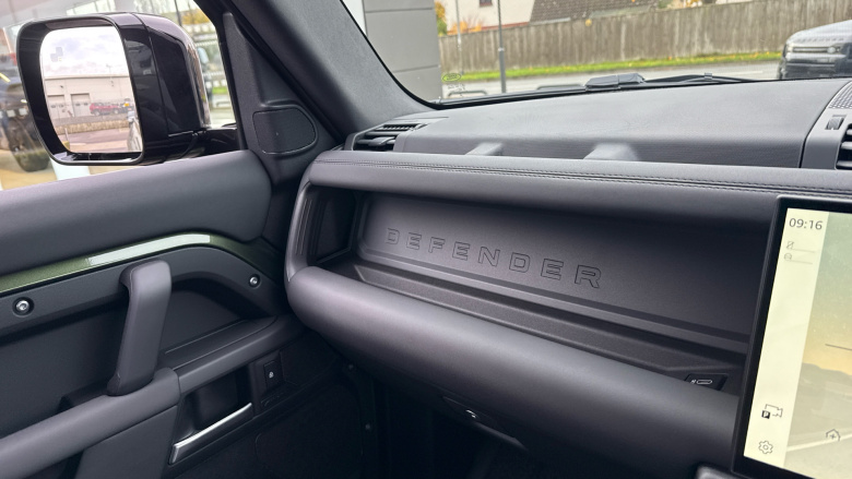 Land Rover Defender 3.0 D250 X-Dynamic SE 90 3dr Auto Diesel Estate